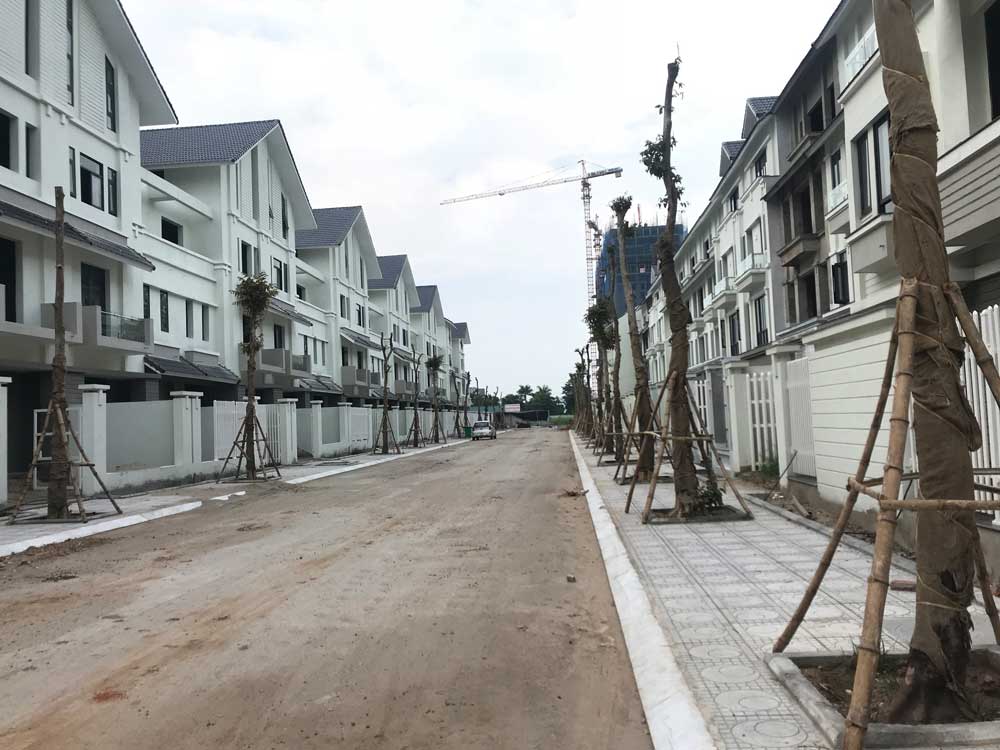 Cần bán nhanh nhà liền kề 220m2 x 4 phòng ngủ rộng rãi tại Geleximco Lê Trọng Tấn