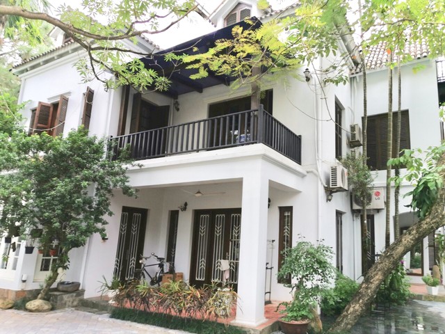 Cần bán gấp biệt thự đơn lập hướng Tây Nam, gần trường học, khu C Geleximco Lê Trọng Tấn